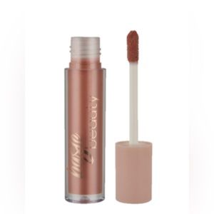 BASIC BEAUTY
Lip Gloss